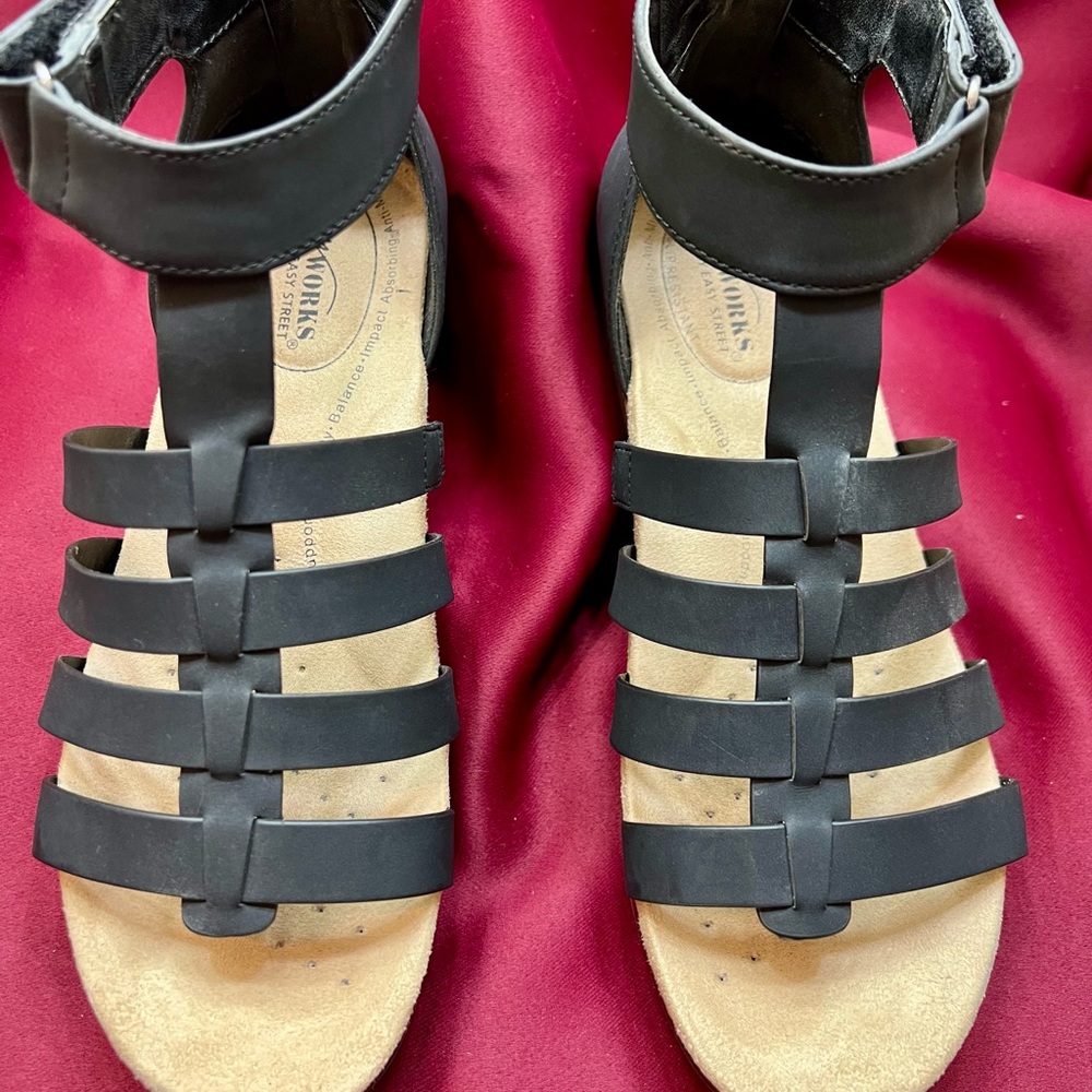 Black Gladiator Sandals size 7WW